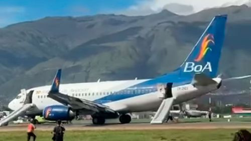 Falla en motor de avión de BoA provoca evacuación de pasajeros en Cochabamba