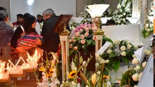 Dan el último adiós a la madre y sus cinco hijos hallados sin vida en Sacaba