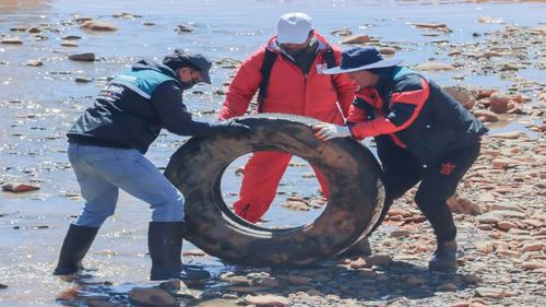 El alto moviliza a más de 200 personas para limpiar el río seco