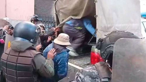 Al menos 20 personas fueron detenidas tras disturbios luego de la marcha en La Paz