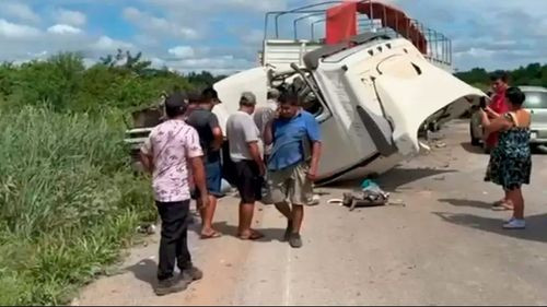 Choque entre dos camiones en la Bioceánica deja heridos y congestión en la vía