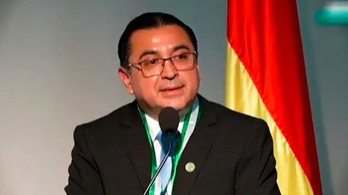 Humberto vargas asume la presidencia del colegio médico de santa cruz con compromiso de fortalecer la salud