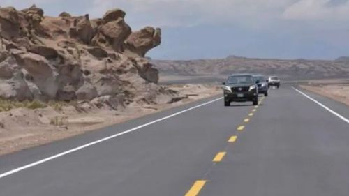 Chofer de minibús muere en accidente tras invadir carril en la carretera Oruro - Potosí