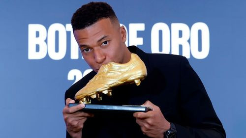 Mbappé recibe la Bota de Oro y agradece a su equipo: “Es imposible ganar este premio sin ellos”