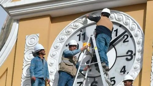 Reloj del Palacio Legislativo vuelve a girar a la derecha tras 11 años