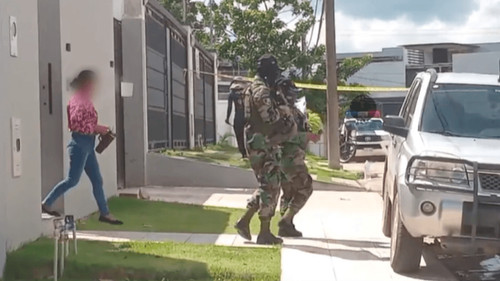 Extranjeros enmanillan a policías y asaltan vivienda de Marset