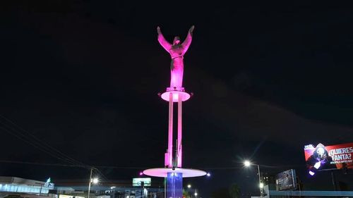 Santa Cruz se ilumina de rosa por la prevención del cáncer de mama
