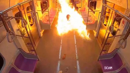 Hombre prende fuego a tren en Seúl tras perder juicio de divorcio