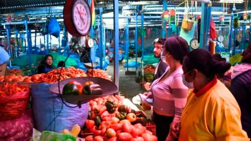 Precios de carne y verduras suben en La Paz por escasez de combustible