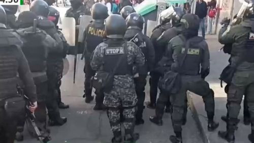 Tensión en La Paz por marcha evista y enfrentamientos cerca de la plaza Abaroa