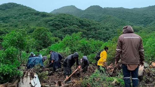 Siguen la búsqueda de dos mujeres tras el desborde en Samaipata