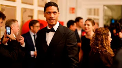 Varane recibe un reconocimiento  por su destacada trayectoria  deportiva