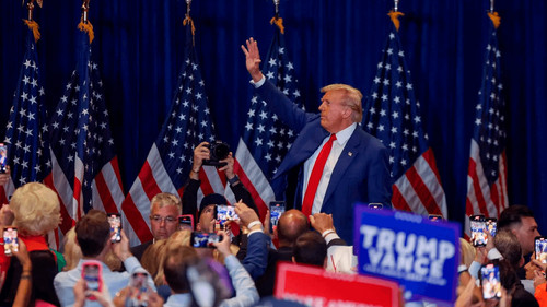 Trump apunta al voto latino, confiado en su creciente apoyo entre esta comunidad