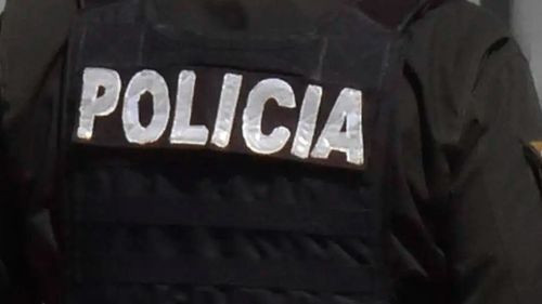 Vecinos detienen a hombre que espiaba a su vecina en la ducha en El Alto
