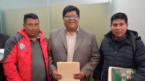 Alcalde Roca entrega planos de zonificación a cinco urbanizaciones de El Alto para posibilitar la gestión de obras