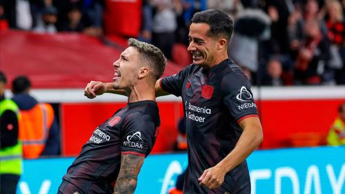 Grimaldo brilla con dos goles de  falta y Leverkusen vence al  Eintracht en debut de Hjulmand