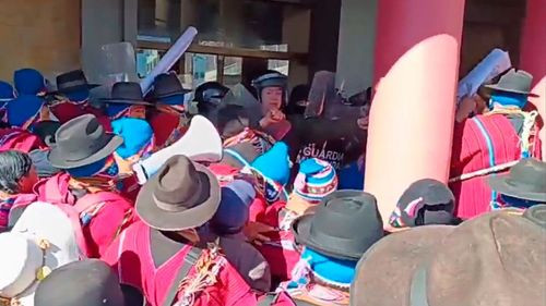 Comunarios toman la Alcaldía de  Viacha en contra de la  contaminación minera