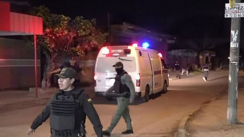 Hombre armado se atrinchera en el Plan 3000 y termina herido tras dispararse