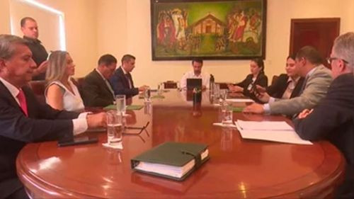 Velasco estrena su gabinete con sesión en vivo y anuncia recorte del 25% al gasto público