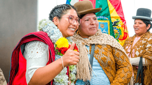 El club de Madrid destaca liderazgo de Eva Copa y advierte sobre ataques políticos en su contra