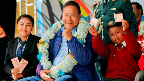 Arce inaugura entrega del Bono Juancito Pinto y pide que se mantenga 