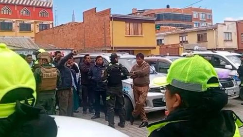 Ordenan detener a choferes que atacaron a mujeres taxistas en El Alto