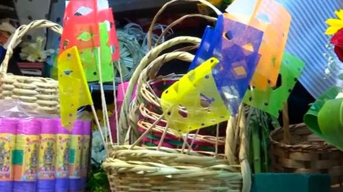 Jueves de Compadres celebra la amistad con canastas carnavalera