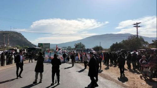 Marcha de sectores evistas parte de Cochabamba rumbo a La Paz en apoyo a Evo Morales 