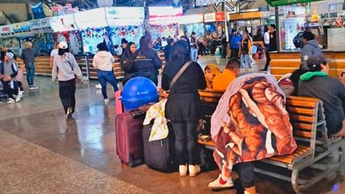 Suspenden salidas de buses desde la terminal por bloqueos en Cochabamba