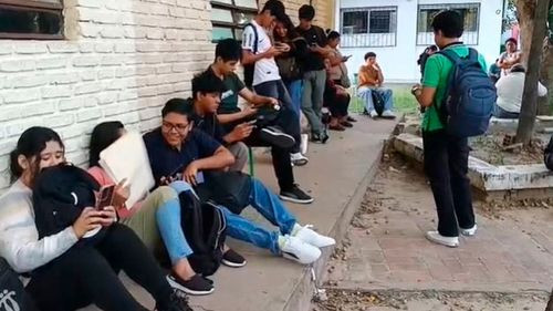 Largas filas marcan inscripciones al CUP de la UAGRM