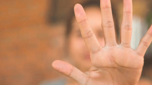 Adolescente de 15 años sufre agresión con cuchillo en Cochabamba; tres implicados son aprehendidos