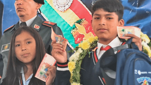 El 85% de los estudiantes ya recibió el Bono Juancito Pinto