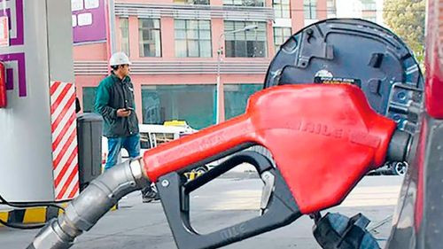 Asosur advierte que no puede importar combustibles si debe romper contrato con YPFB