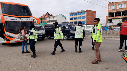 Decomisan más de 50 letreros y anuncian sanciones a choferes por trameaje en Senkata