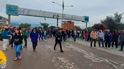 Bolivia registra 16 puntos de bloqueo en carreteras por conflictos sociales, según la ABC