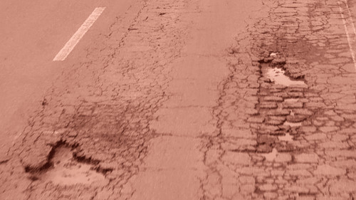 Doble vía La Paz-Oruro requiere mantenimiento urgente por deterioro de su asfalto