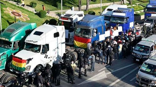 Gobierno abierto al diálogo, pero advierte intervención policial ante bloqueos de transportistas en La Paz