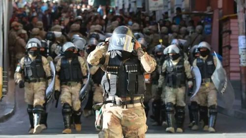 Gobierno advierte que podrían usar militares si protestas evistas ponen en riesgo la paz social