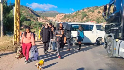 Cinco puntos de bloqueo interrumpen rutas clave en Cochabamba