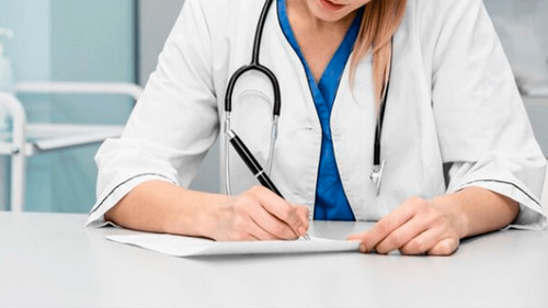 Aprehenden a falsa doctora en Guayaramerín por uso de título médico falsificado 