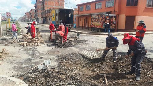 Distrito 3 realiza bacheo en las avenidas Litoral y Bolivia con más de 20 trabajadores