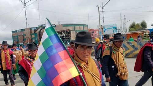 Ponchos Rojos contrarios al Gobierno marchan en La Paz y anuncian cerco a la Plaza Murillo