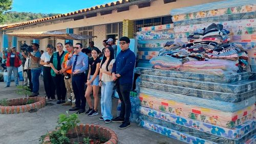 Fiscal Departamental de Santa Cruz entrega ayuda humanitaria a adolescentes de CENVICRUZ en El Torno