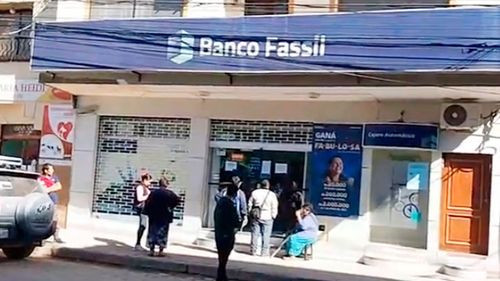 Banco Fassil sucursal Yacuiba cierra sus puertas y ahorristas esperan respuesta 