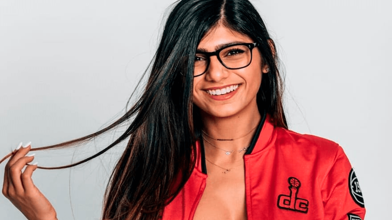Mia Khalifa muestra su apoyo al grupo terrorista Hamas.png